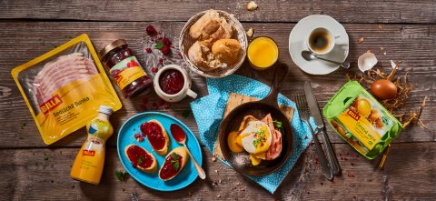 Vylepšená kontinentální snídaně: Vejce Benedikt s holandskou omáčkou